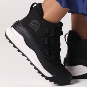 NWT Sorel Ona Remix Waterproof Chukka Boots (Black/Sea Salt) - 7.5